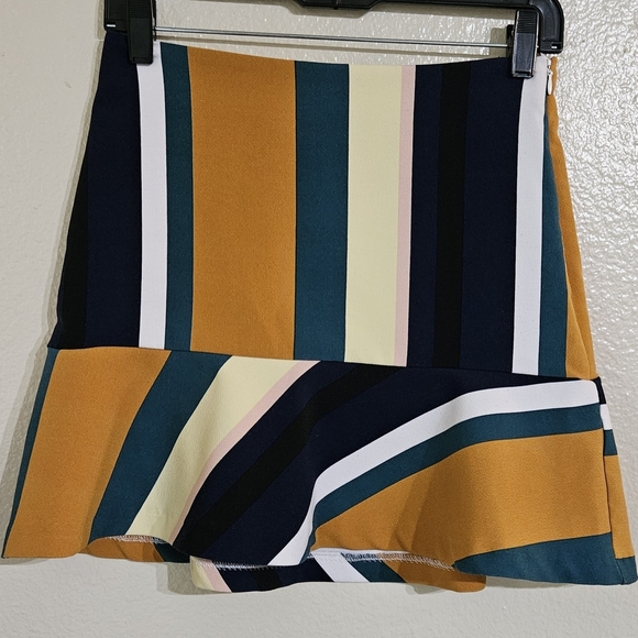 Chic Women's Yellow and Blue Mini Skirt - Picture 1 of 10